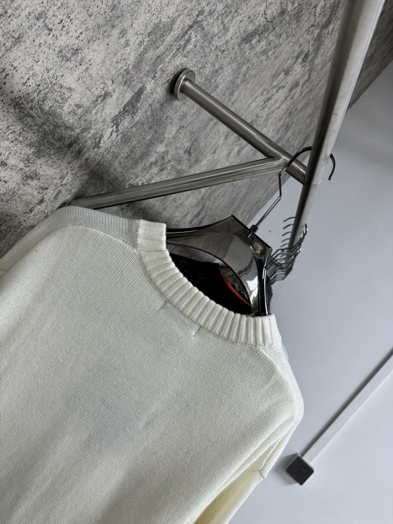 Pra*a sweater